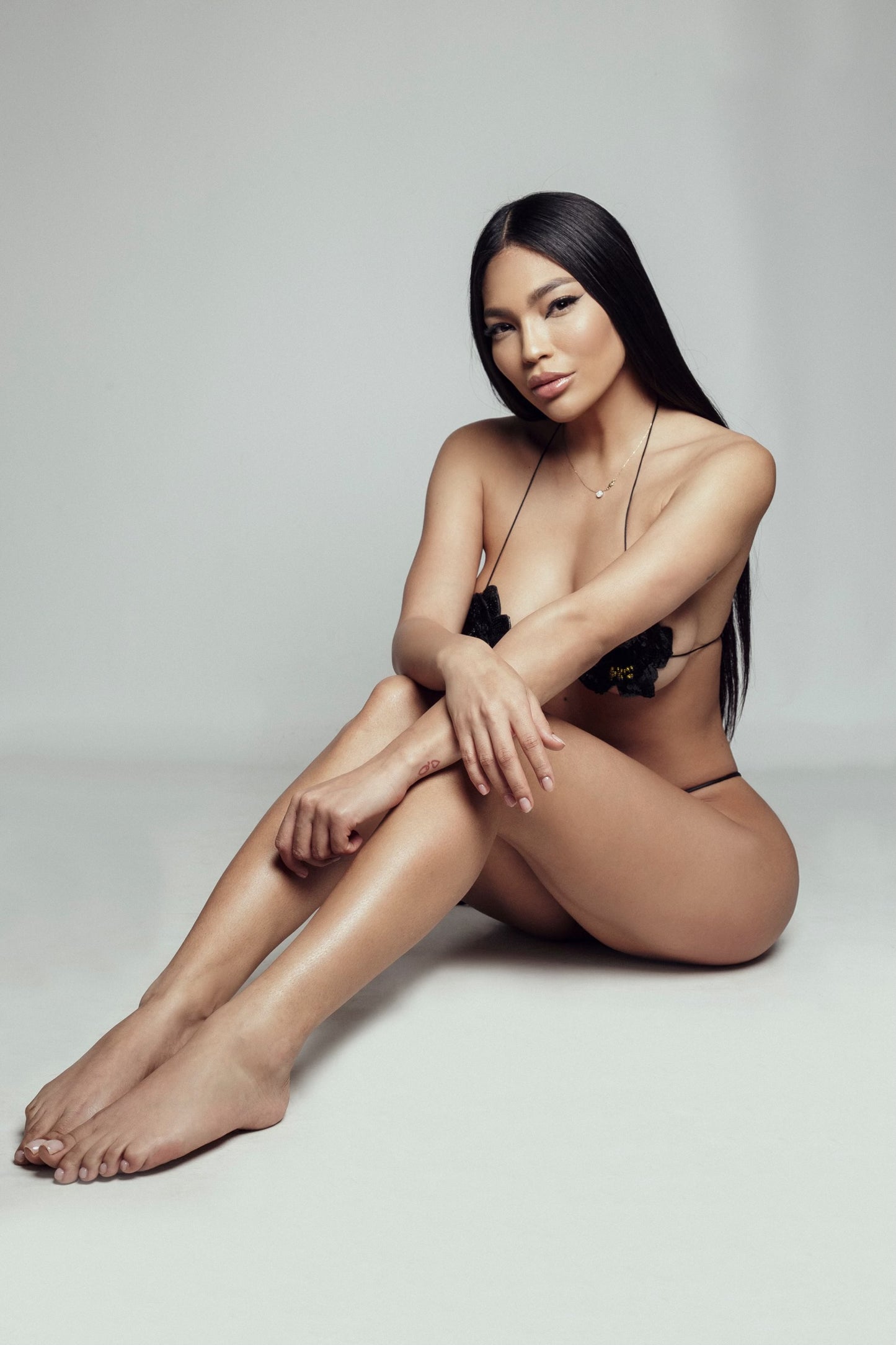 Black flower sequin appliqué bikini set