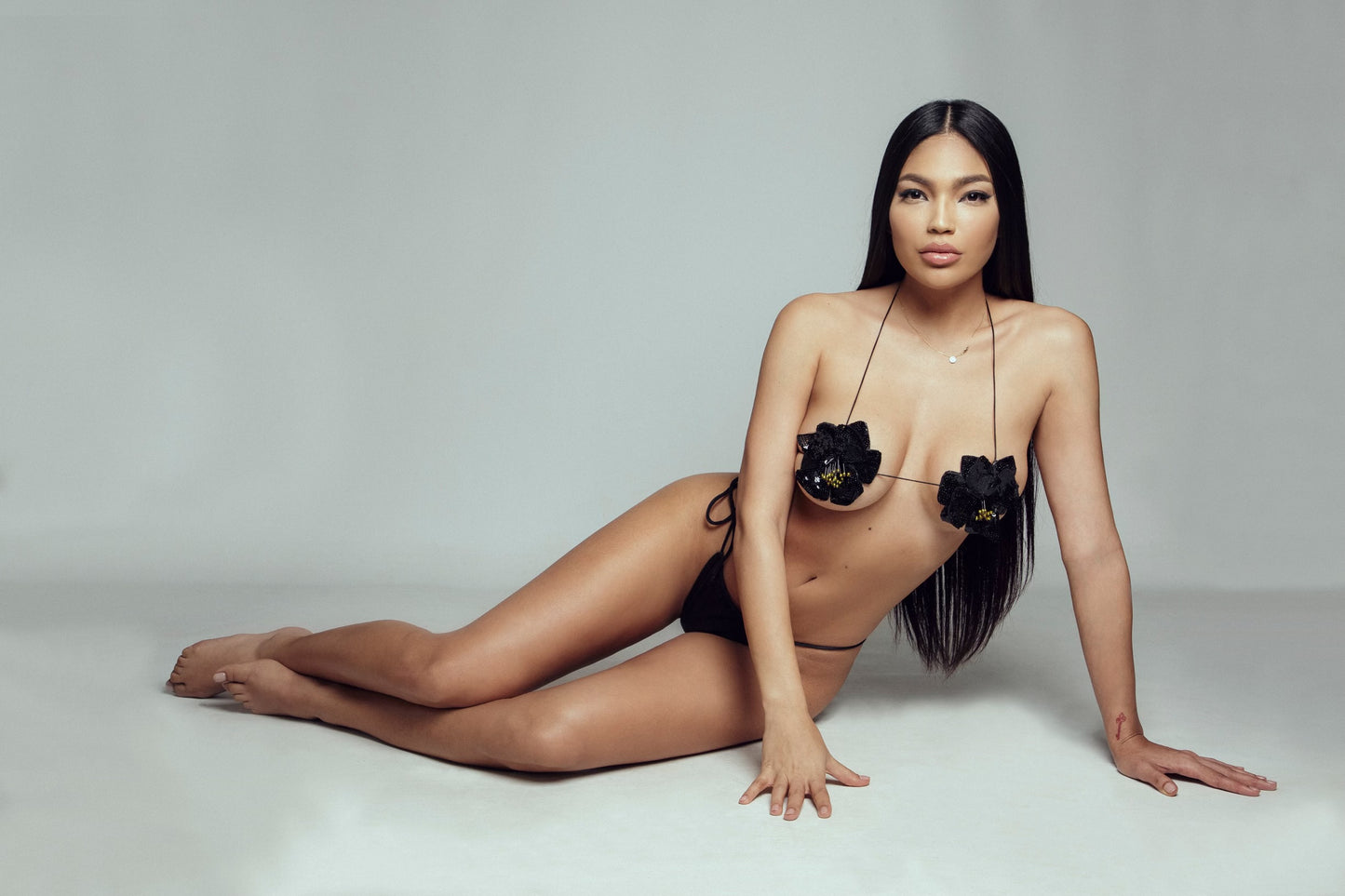 Black flower sequin appliqué bikini set